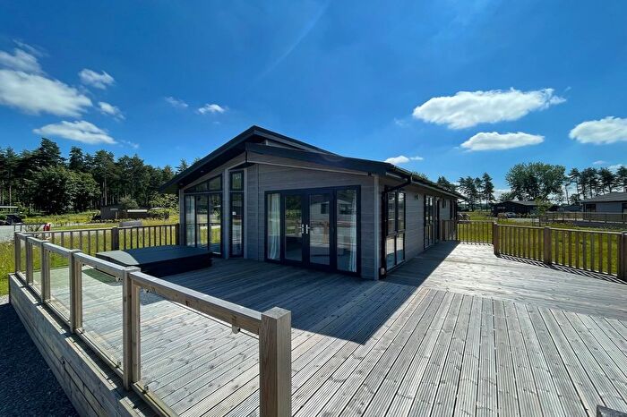 2 Bedroom Mobile/park Home For Sale In York Road, Escrick, York, North Yorkshire, YO19