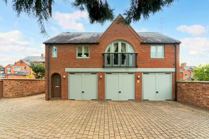 2 Bedroom Penthouse To Rent In Sequoia Mews Stratford-upon-Avon, CV37