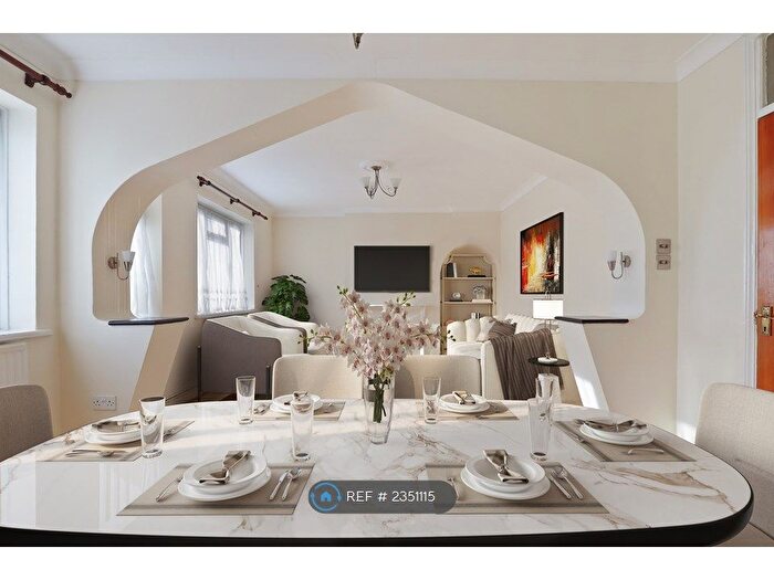 3 Bedroom Maisonette To Rent In Rees Gardens, Croydon, CR0