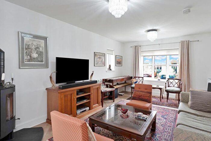 5 Bedroom Detached House For Sale In Kinlouch Crescent, Rosewell, EH24