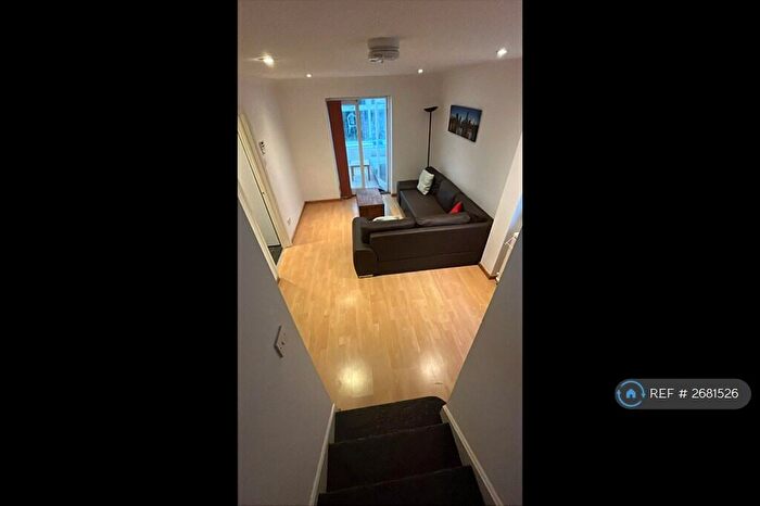 4 Bedroom Semi-Detached House To Rent In Cliveden Close, Cambridge, CB4