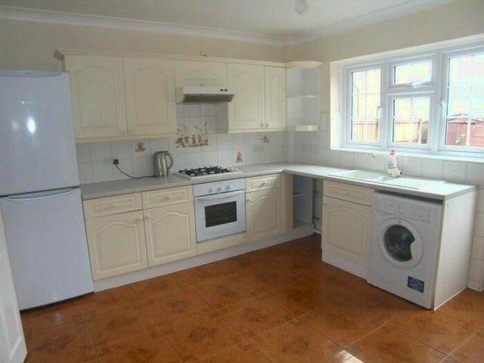 3 Bedroom Detached House To Rent In Betterton Road, Rainham, RM13