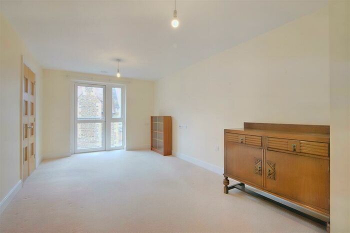1 Bedroom Apartment For Sale In Wardington Court, Welford Road, Northampton, Northamptonshire, NN2