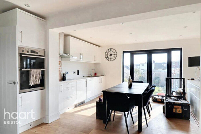 3 Bedroom Terraced House To Rent In Middle Road, Bristol, BS15