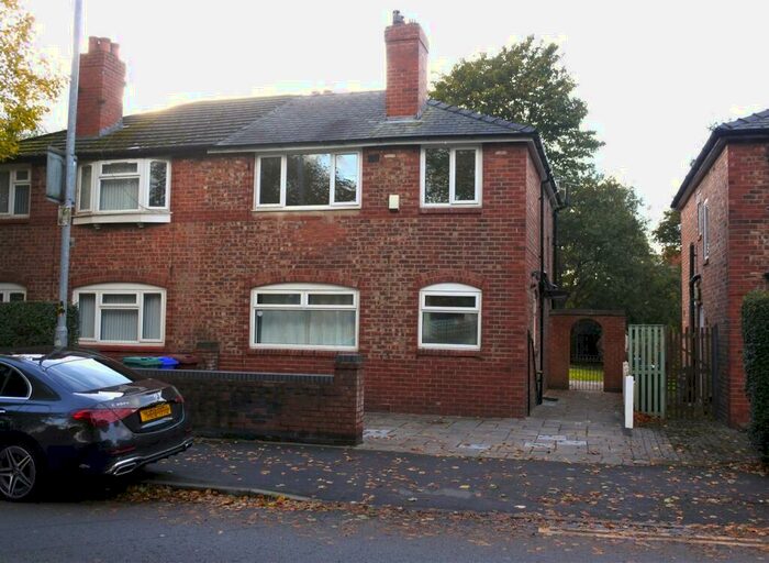 3 Bedroom Semi-Detached House To Rent In Yew Tree Road, Manchester, M20