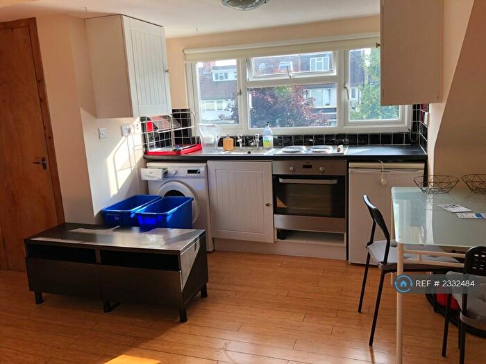 Studio To Rent In Hamilton Road, London, NW11