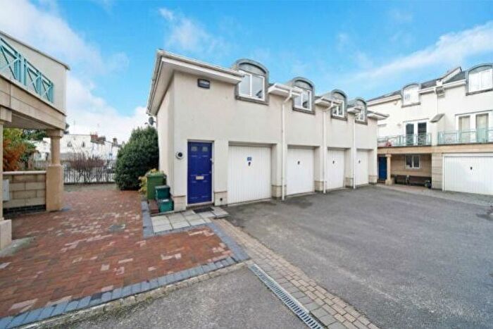 2 Bedroom Maisonette To Rent In Sheldons Court, Winchcombe Street, Cheltenham, GL52