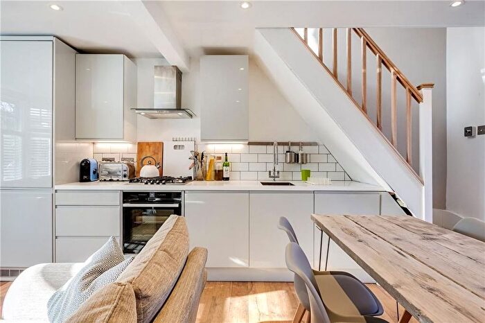 2 Bedroom Terraced House To Rent In Robson Road, Brixton, SE27