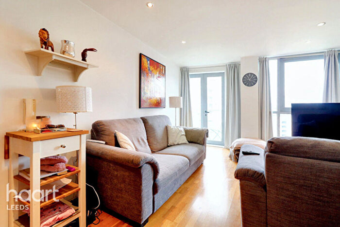 2 Bedroom Apartment For Sale In Gotts Road, Leeds, LS12