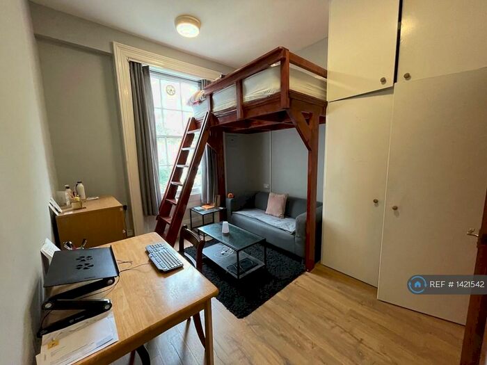 Studio To Rent In Harrington Square, London, NW1