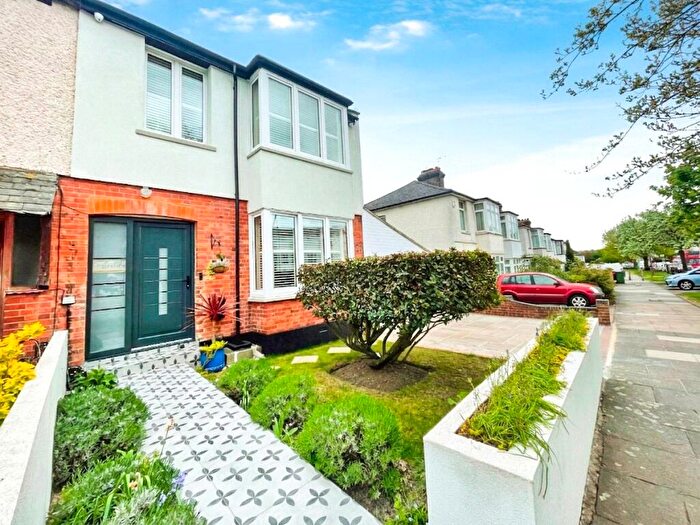 4 Bedroom Semi Detached House For Sale In Footscray Road, London, SE9