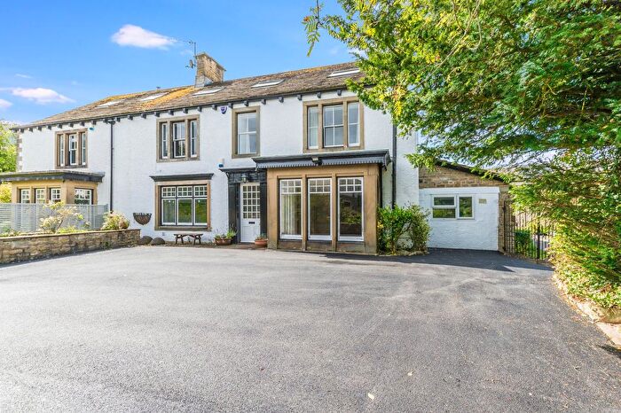 3 Bedroom Flat For Sale In Marton Road, Gargrave, Skipton, North Yorkshire, BD23
