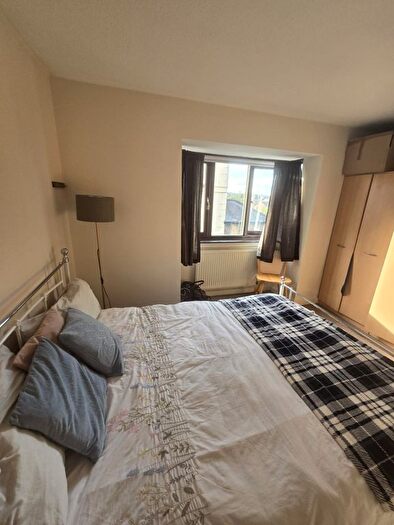 2 Bedroom Flat To Rent In Cricklewood Lane, London, NW2