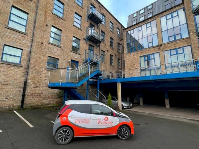 2 Bedroom Flat To Rent In West Street, Sowerby Bridge, HX6