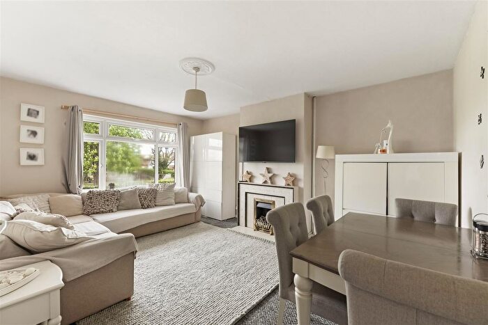 2 Bedroom Flat For Sale In St. Andrews Road, Paddock Wood, Tonbridge, TN12