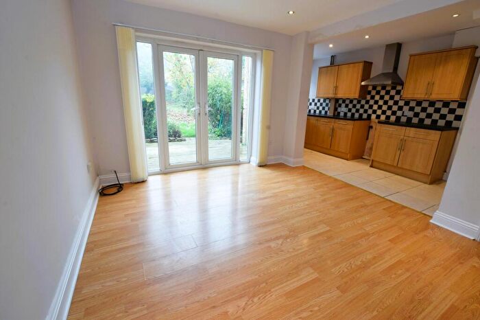 3 Bedroom Detached House For Sale In Bicester Road, Kidlington, OX5