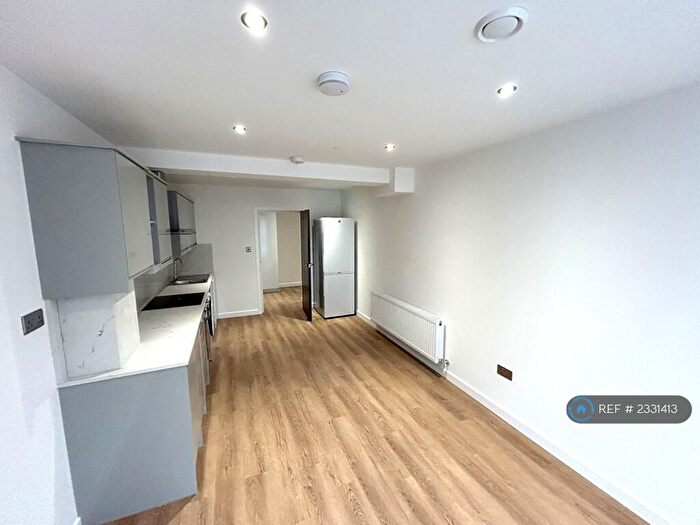 2 Bedroom Flat To Rent In Battle House Mews, Barnet, EN4
