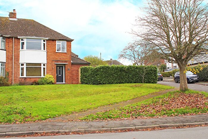 3 Bedroom Semi-Detached House For Sale In Lewis Road, Leamington Spa, CV31