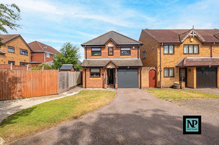 3 Bedroom Detached House For Sale In Harwood Drive, Dosthill, B77