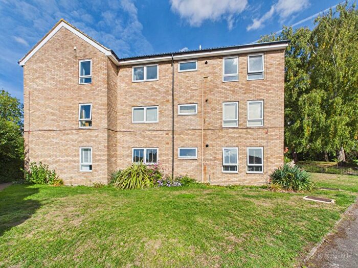1 Bedroom Flat To Rent In Ashley Houses, Rushburn, Wooburn Green, HP10
