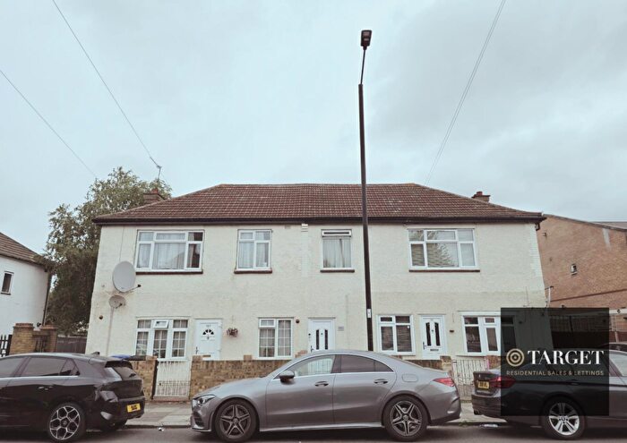 2 Bedroom Maisonette To Rent In Monmouth Road, London, N9