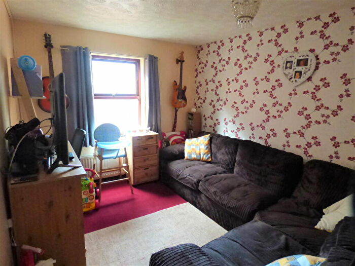 2 Bedroom Flat To Rent In Kirtleton Avenue, Weymouth, Dorset, DT4