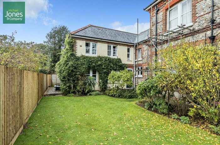 3 Bedroom Semi-Detached House To Rent In Lansdowne Road, Worthing, West Sussex, BN11