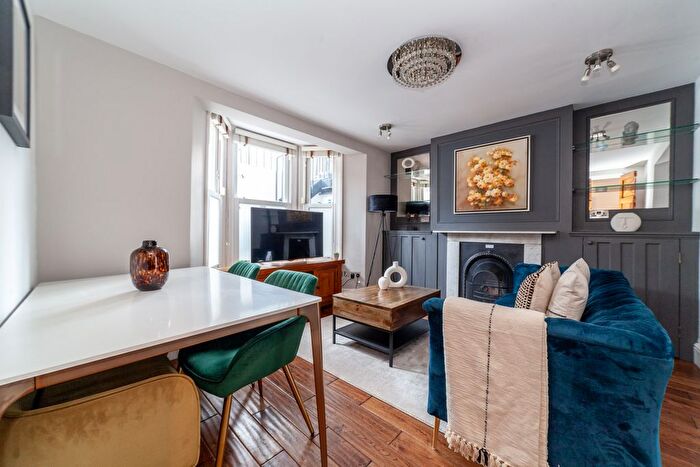 5 Bedroom Town House To Rent In Yeldham Road, London, W6