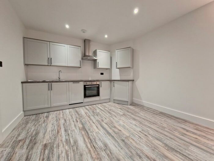 1 Bedroom Apartment To Rent In Kingsbridge Point, SN1