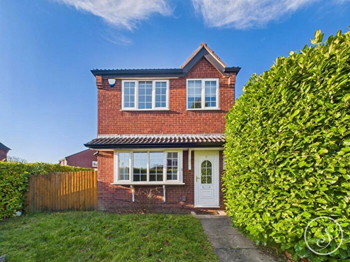 3 Bedroom Detached House For Sale In Cranewells Drive, Leeds, LS15