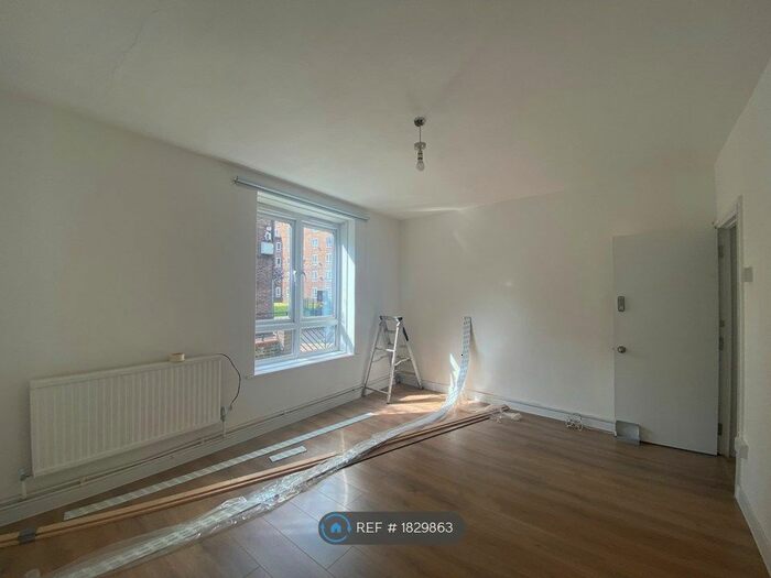 4 Bedroom Flat To Rent In Lulworth House, London, SW8