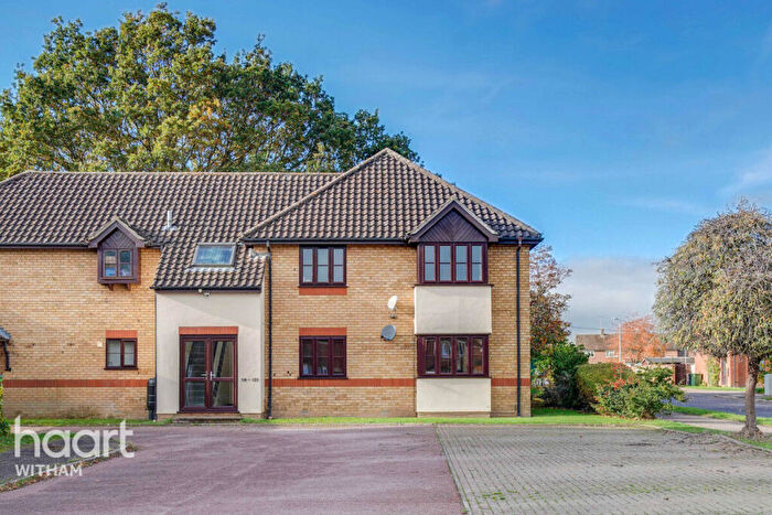 2 Bedroom Apartment For Sale In Constance Close, Witham, CM8