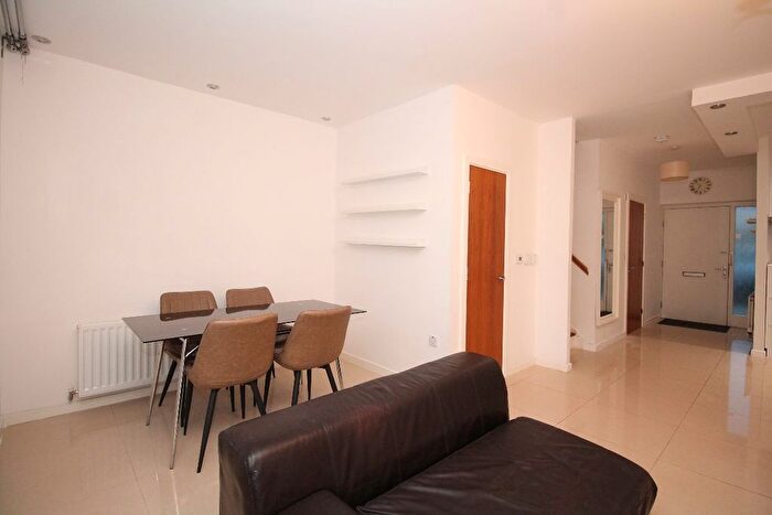 4 Bedroom Terraced House To Rent In Minter Road, Barking, IG11