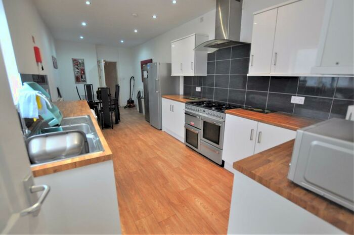 6 Bedroom House To Rent In St Albans Road, Brynmill, Swansea, SA2