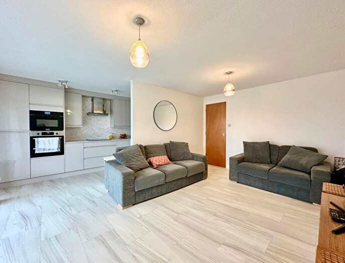 2 Bedroom Flat For Sale In Boycott Avenue, Oldbrook, MK6