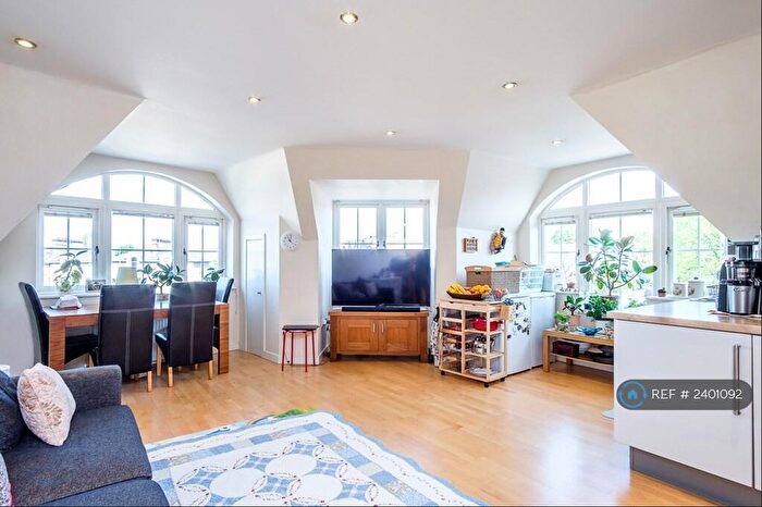 2 Bedroom Flat To Rent In Burnham Street, Kingston, KT2