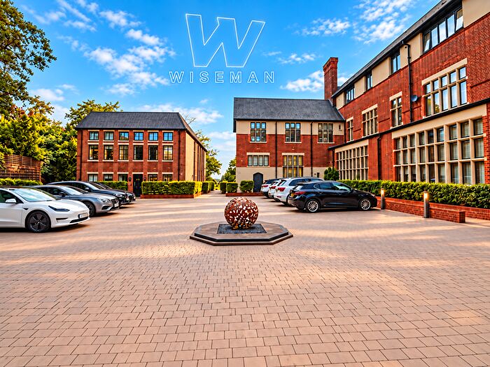 3 Bedroom Flat To Rent In , Courtyard House, Mill Hill, NW7