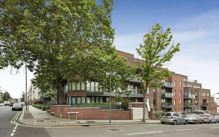 3 Bedroom Flat To Rent In Hodford Road, Hampstead, NW11