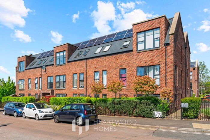 1 Bedroom Flat For Sale In Hansell Gardens, St Albans, AL1