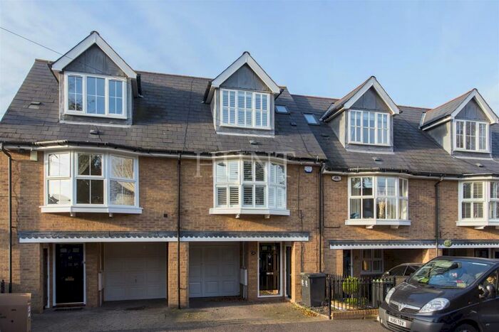3 Bedroom Town House To Rent In Turpins Lane, Woodford Green, Essex, IG8