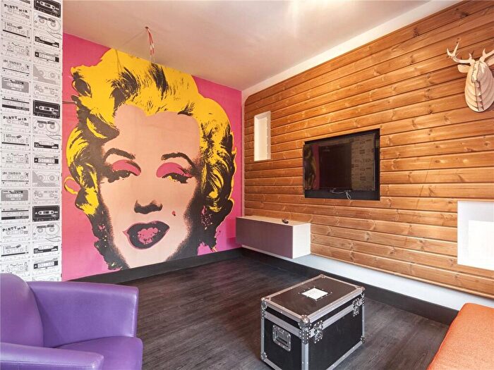 2 Bedroom Apartment To Rent In Newsome Road, Huddersfield, HD4