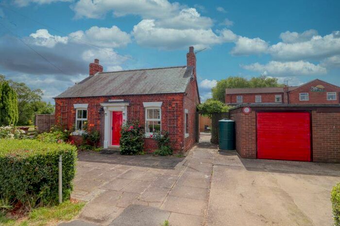 3 Bedroom Detached Bungalow For Sale In Sampson Street, Eastoft, DN17