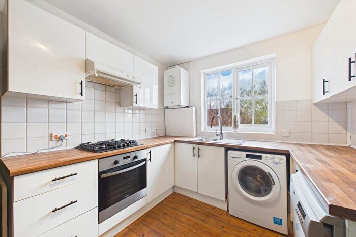 2 Bedroom Flat To Rent In Ye Meads, Taplow, Maidenhead, SL6