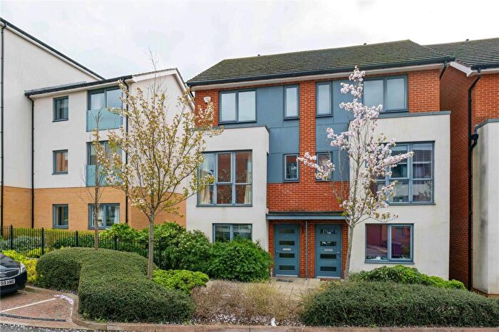 4 Bedroom Semi Detached House To Rent In Midgham Way, Reading, RG2
