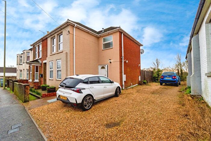 2 Bedroom Semi-Detached House For Sale In Ringwood Road, Totton, Southampton, Hampshire, SO40