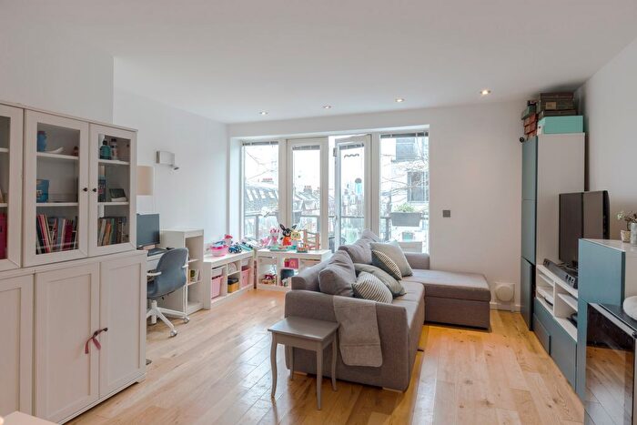 2 Bedroom Flat To Rent In The Retreat, Wandsworth, SW18