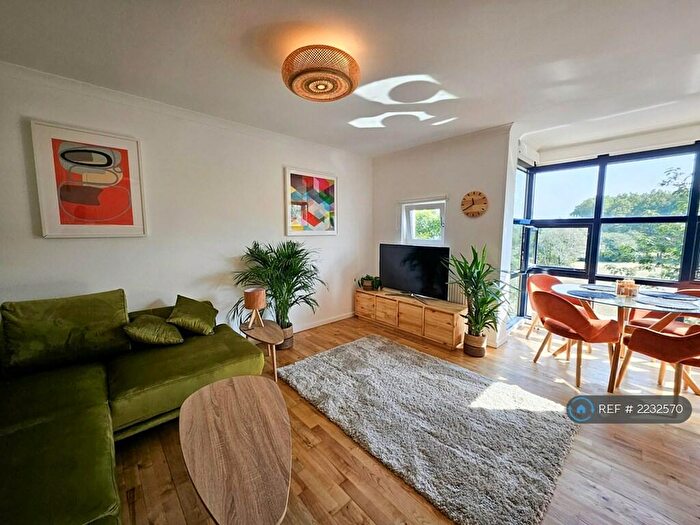 2 Bedroom Flat To Rent In Tivoli Court, London, SE16