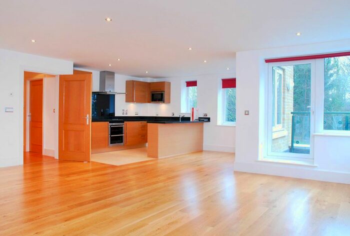 2 Bedroom Flat To Rent In Strand Drive, Kew, Richmond, TW9