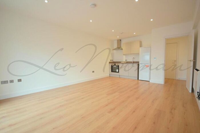 Flat To Rent In Coronation Road, Basingstoke, RG21