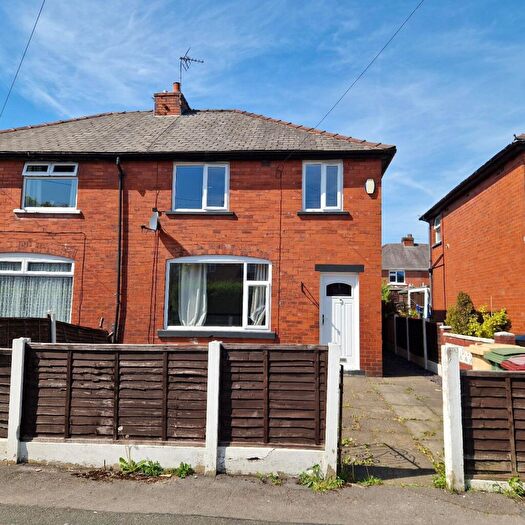 3 Bedroom Semi Detached House To Rent In Layton Drive, Kearsley, Bolton, BL4